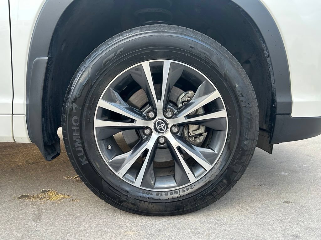 Used 2018 Toyota Highlander Plus AWD/4WD image 33