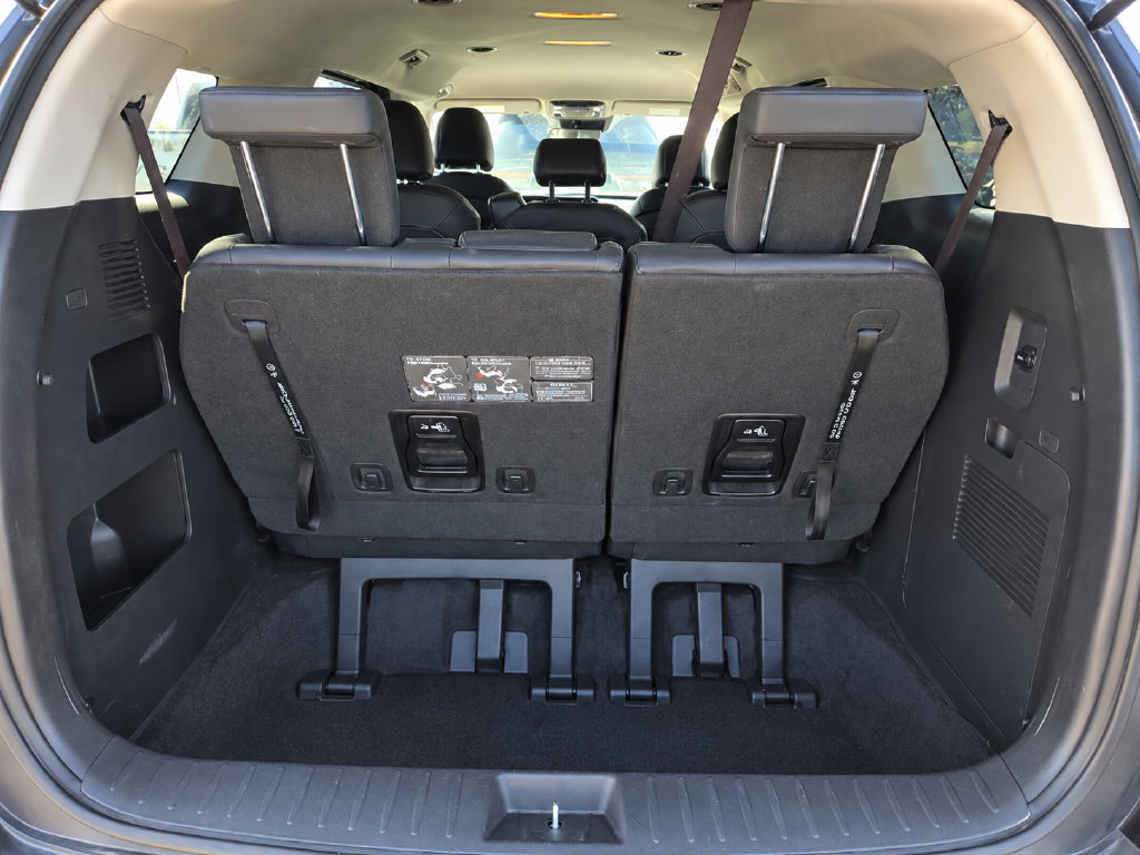 Used 2025 Kia Carnival FWD image 31