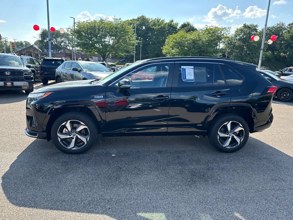Used 2024 Toyota RAV4 SE w/ Weather & Moonroof Package AWD/4WD image 4