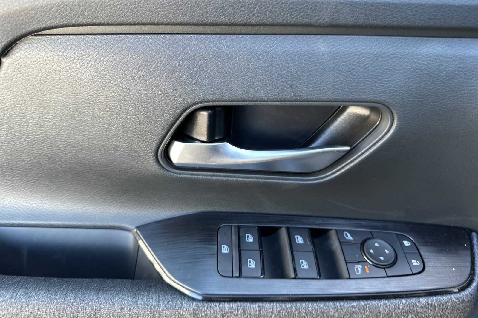 New 2025 Nissan Kicks SV image 8