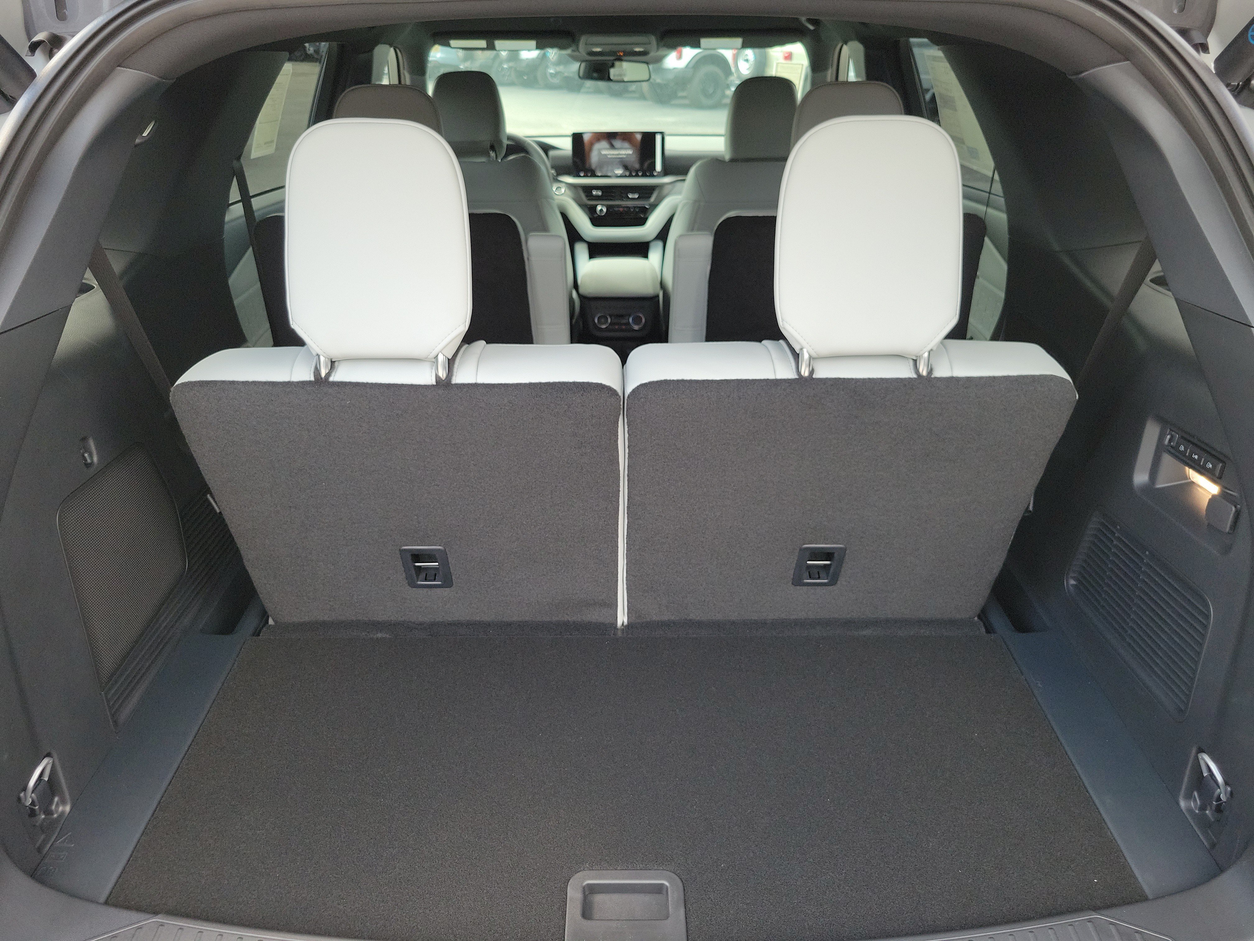 New 2027 Ford Explorer Platinum w/ LUX Leather Package AWD/4WD image 8