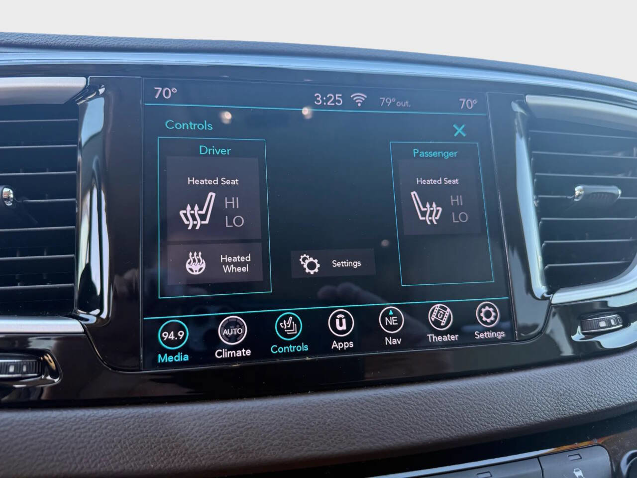 Used 2020 Chrysler Pacifica Touring-L Plus FWD image 16