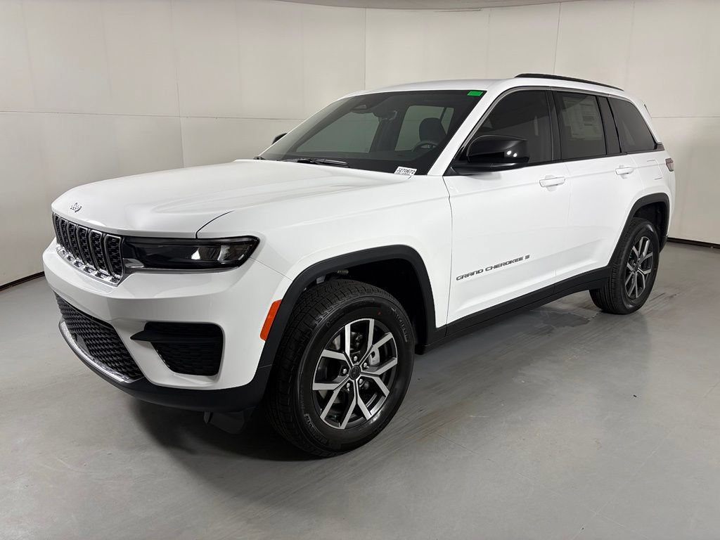 New 2027 Jeep Grand Cherokee Laredo X RWD image 4