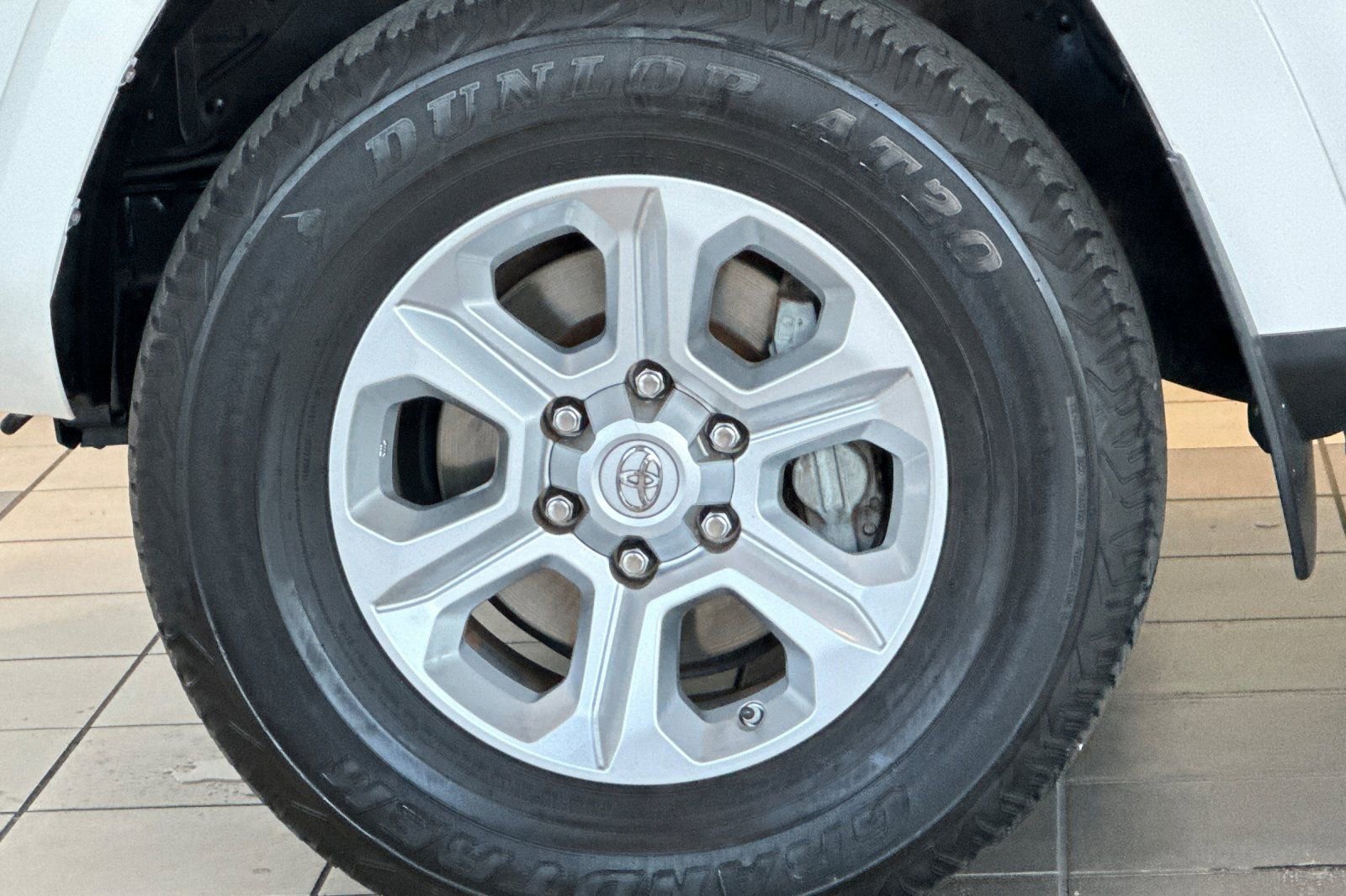 Certified 2021 Toyota 4Runner SR5 AWD/4WD image 26