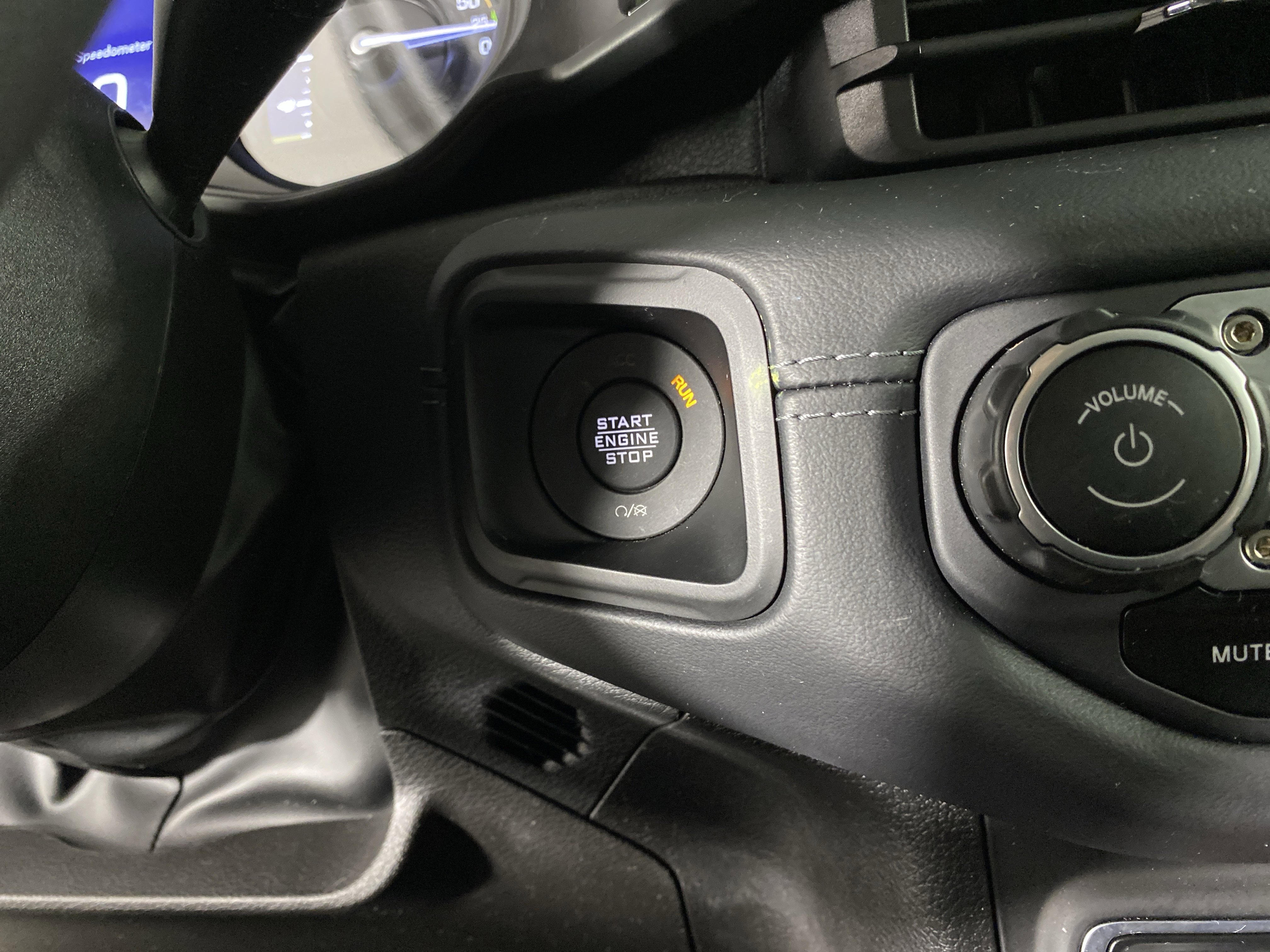 Used 2025 Jeep Wrangler Sahara w/ Safety Group image 25