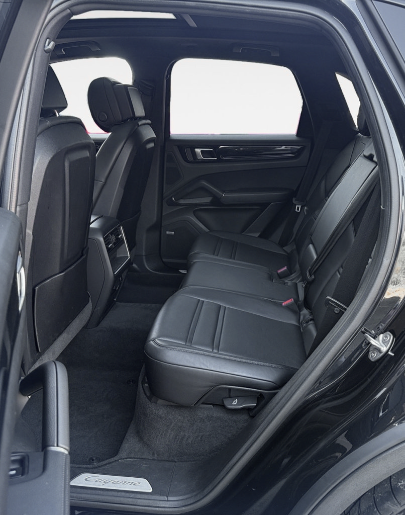 Used 2022 Porsche Cayenne w/ Premium Package AWD/4WD image 13