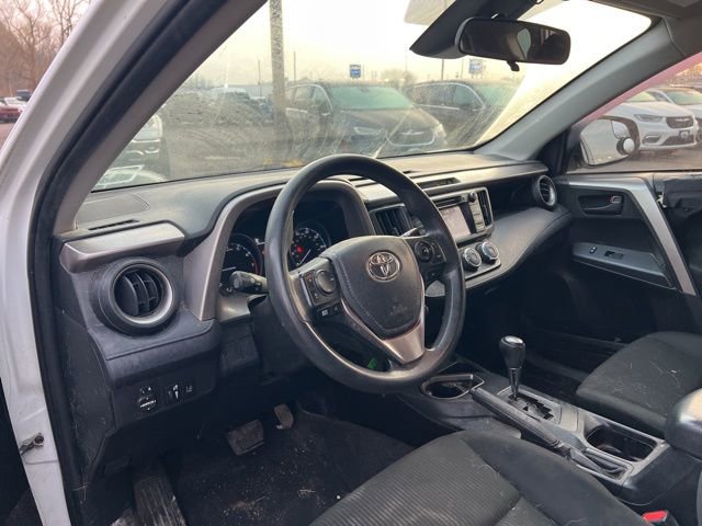 Used 2018 Toyota RAV4 LE image 2