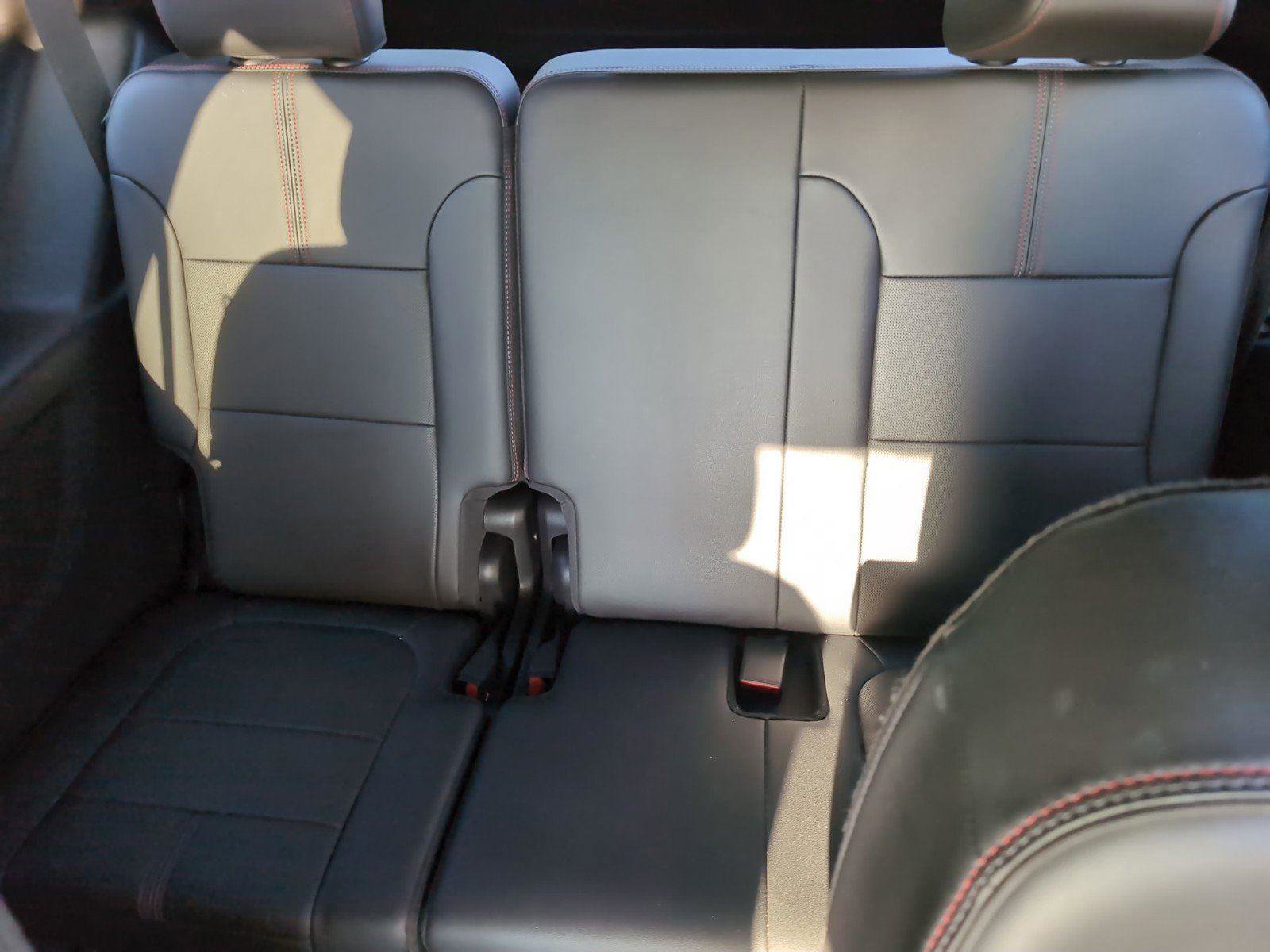 Used 2023 Chevrolet Traverse RS FWD image 31