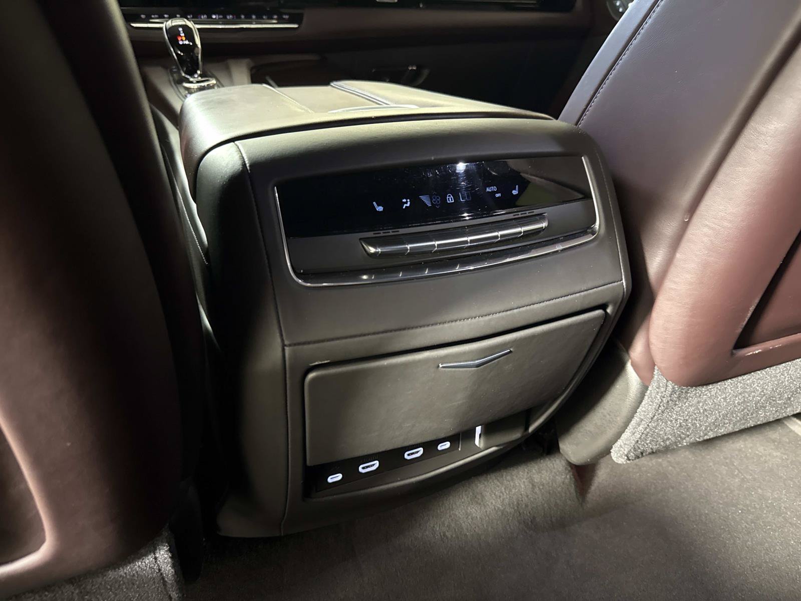 Used 2021 Cadillac Escalade Premium Luxury Platinum AWD/4WD image 16