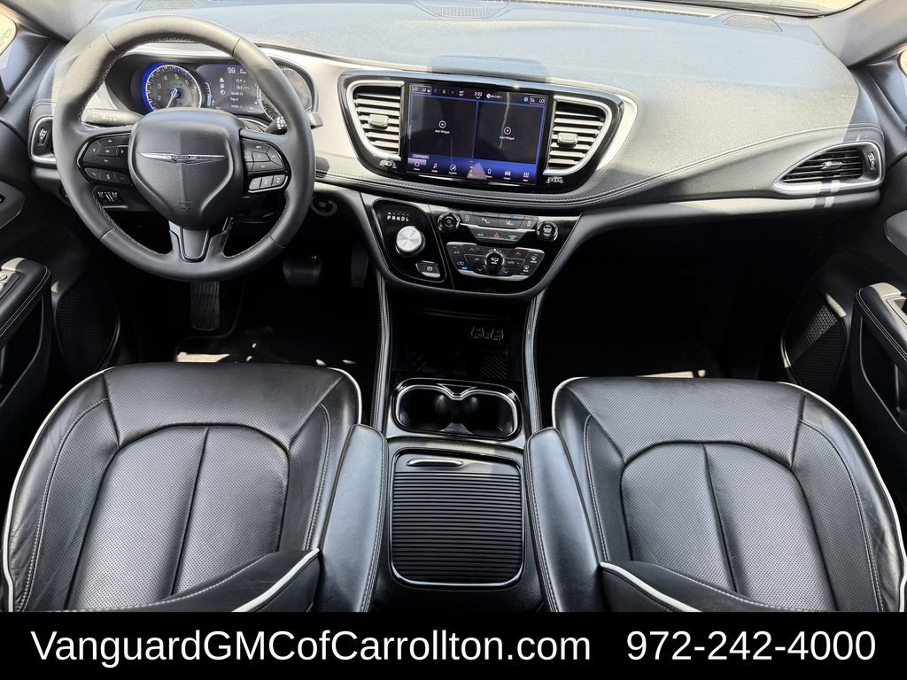 Used 2025 Chrysler Pacifica Limited FWD image 10