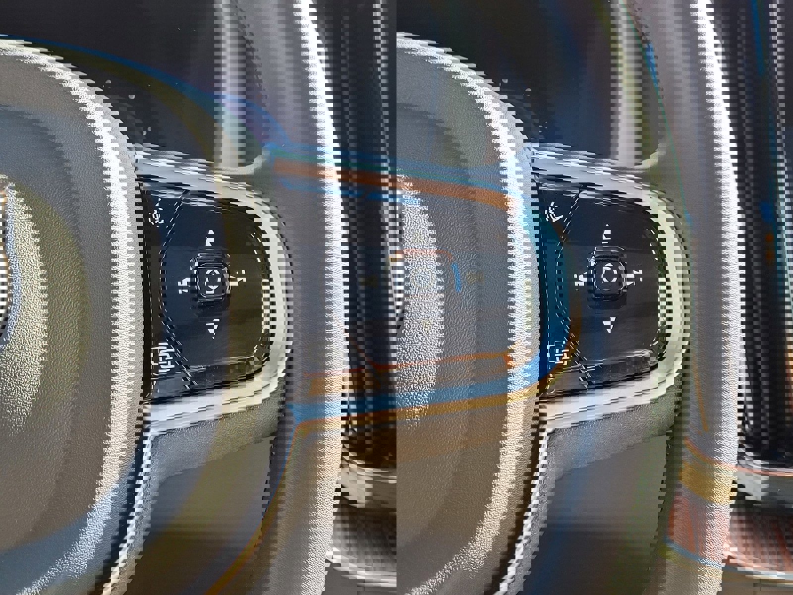 Certified 2024 Volvo XC60 T8 Ultimate w/ Protection Package Premier image 20