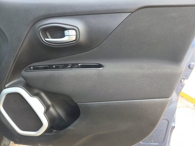 Used 2020 Jeep Renegade Latitude FWD image 18