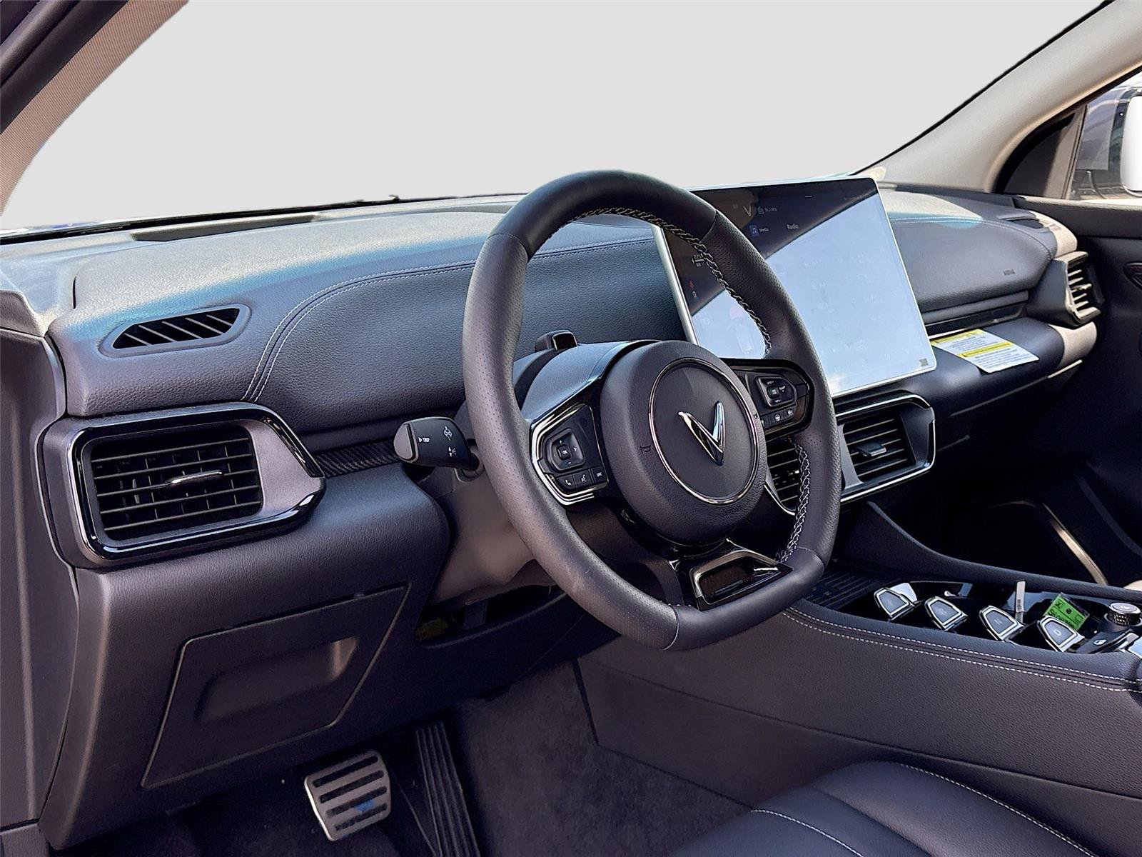 New 2025 VinFast VF 8 Eco AWD/4WD image 9