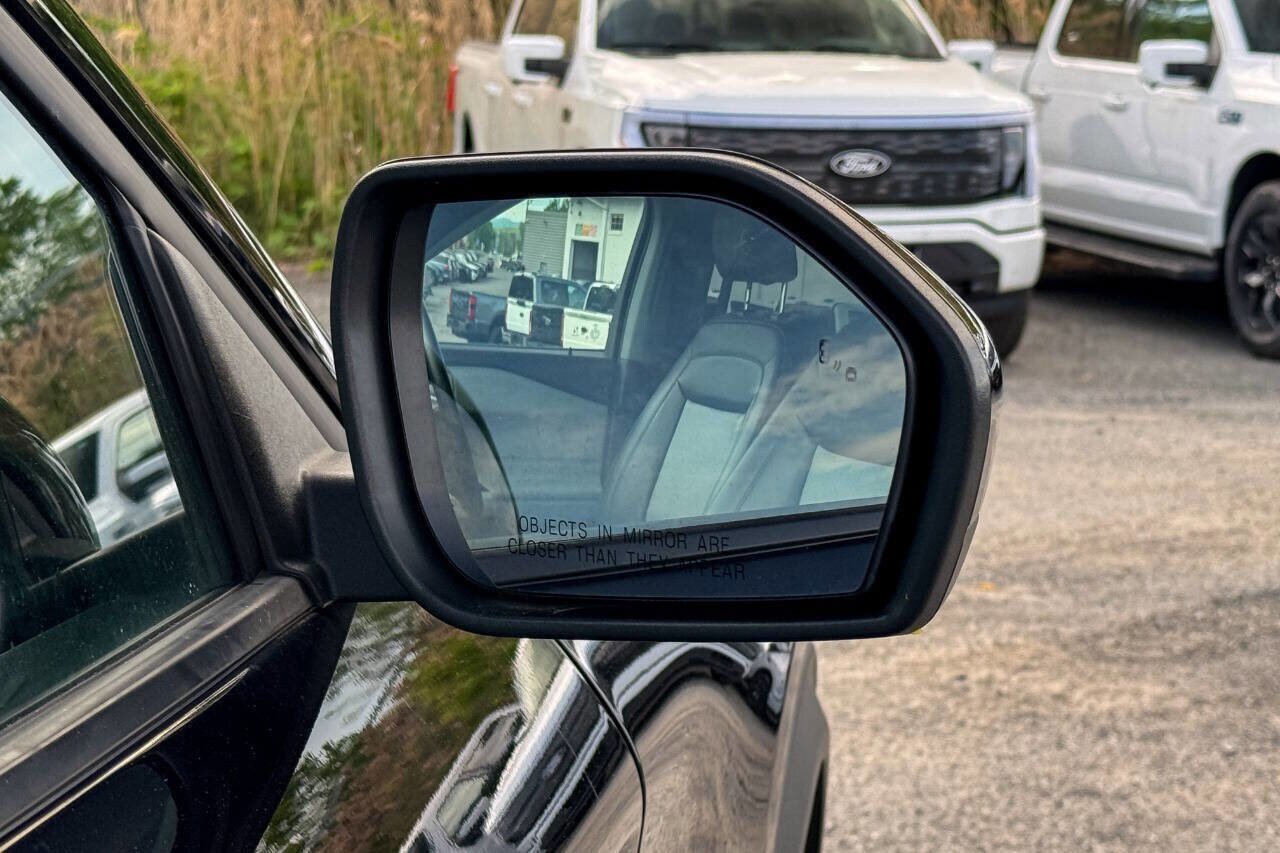 Used 2023 Ford Explorer XLT w/ Equipment Group 202A AWD/4WD image 11