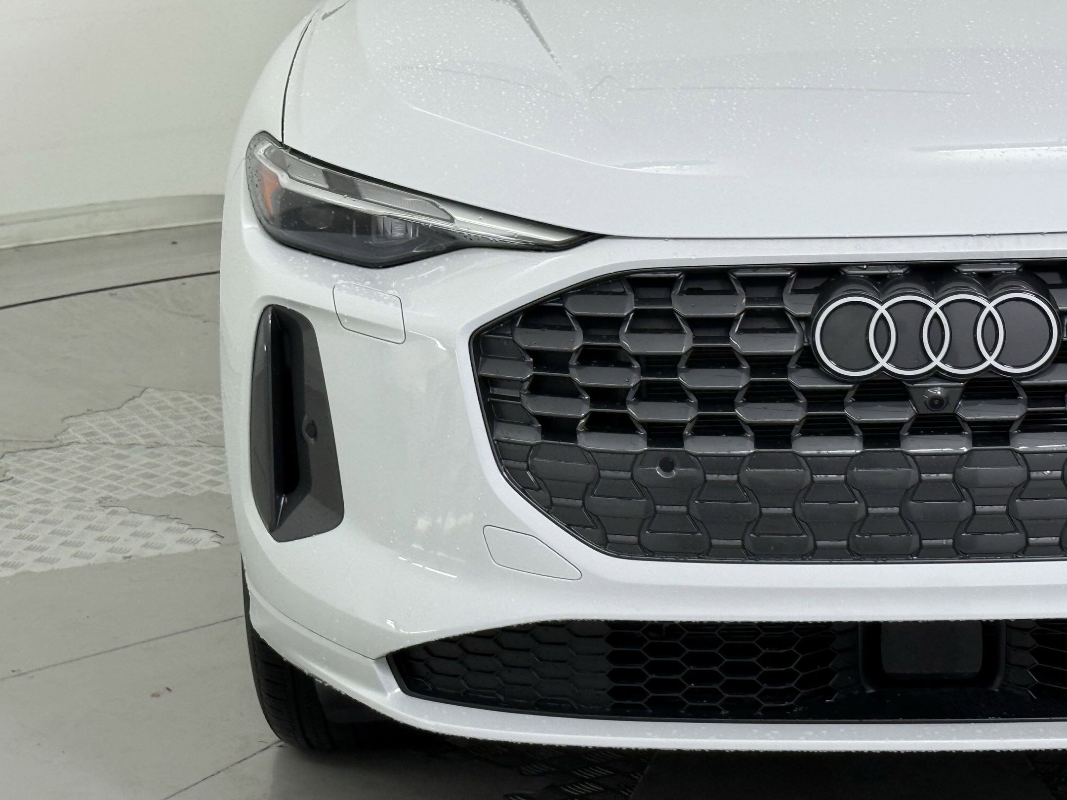 Used 2025 Audi Q5 Premium w/ Convenience Package image 9