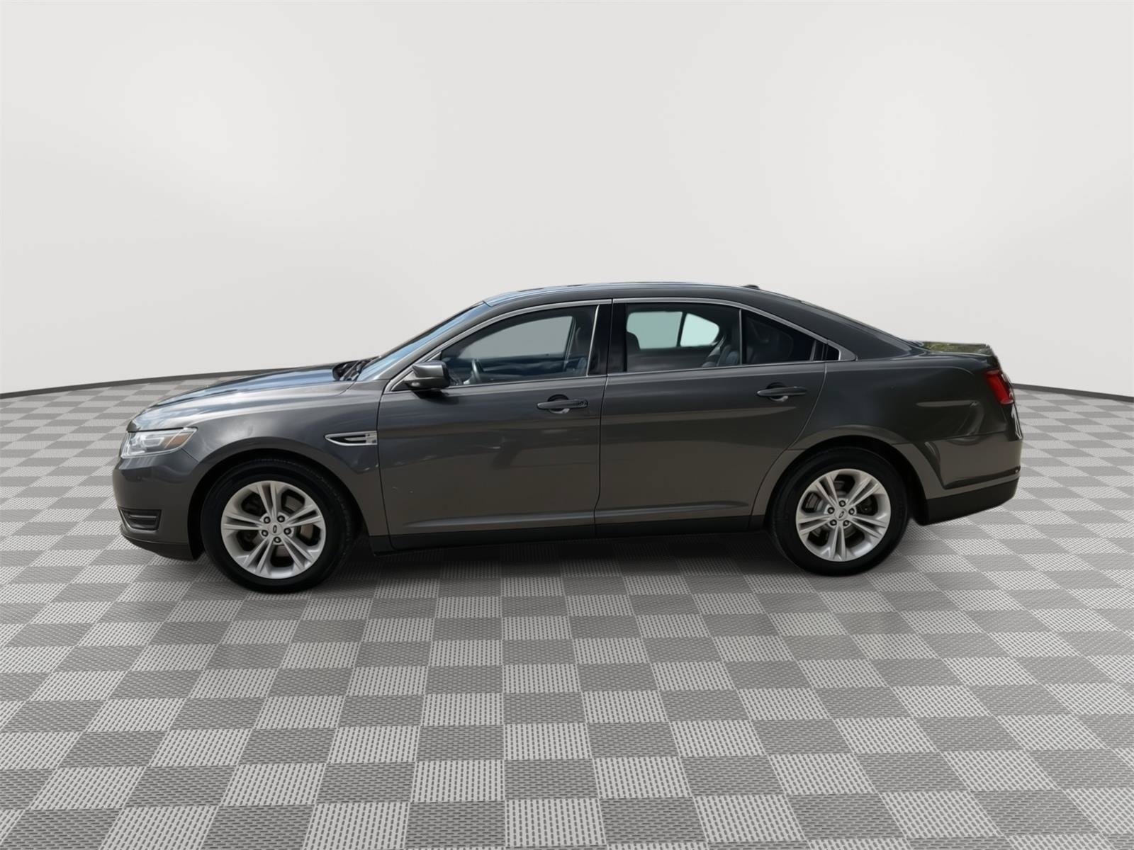 Used 2015 Ford Taurus SEL AWD/4WD image 4