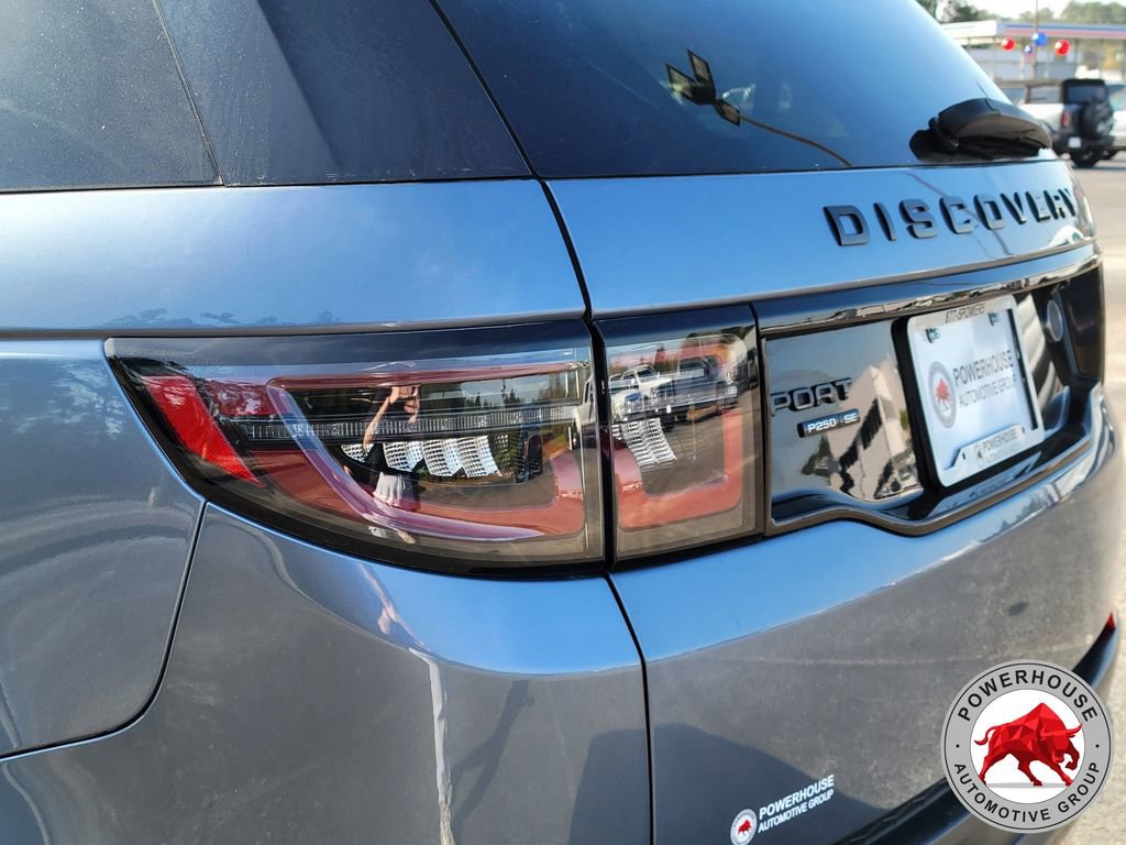Used 2020 Land Rover Discovery Sport SE image 12