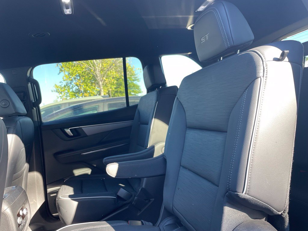 Used 2025 Buick Enclave Sport Touring w/ Power Package FWD image 23