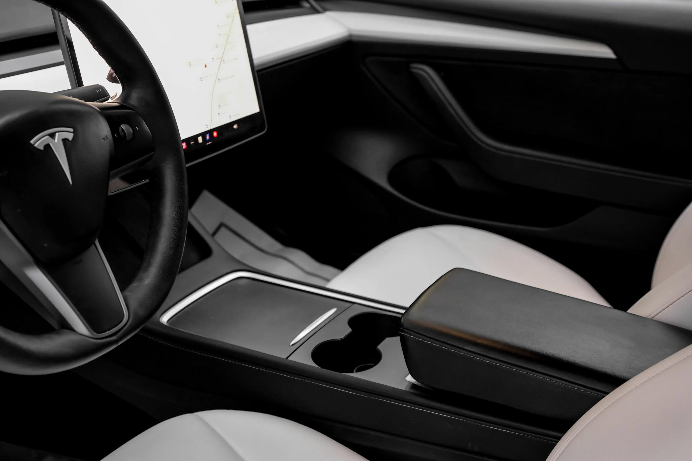 Used 2021 Tesla Model 3 Standard Range Plus image 28