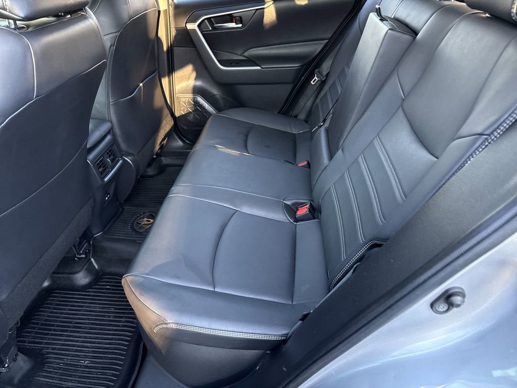 Used 2022 Toyota RAV4 XLE Premium image 20