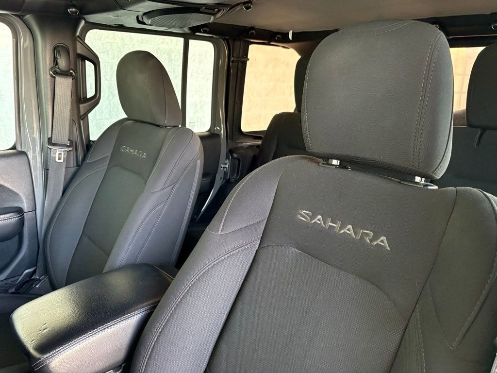 Used 2018 Jeep Wrangler Unlimited Sahara image 2