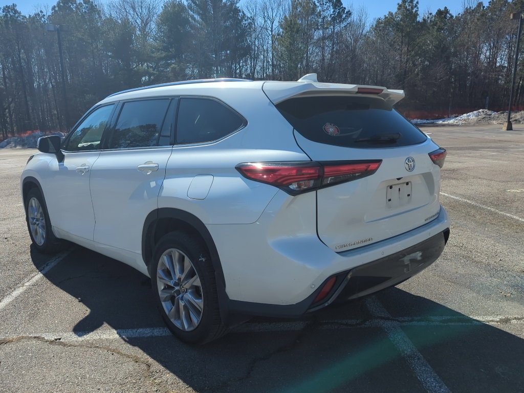 Used 2021 Toyota Highlander Limited image 10