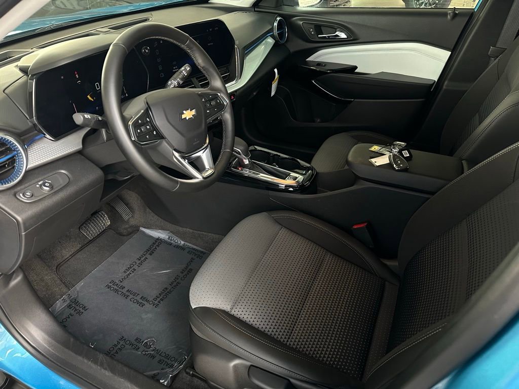 Used 2025 Chevrolet Trax LT w/ Driver Confidence Package image 11