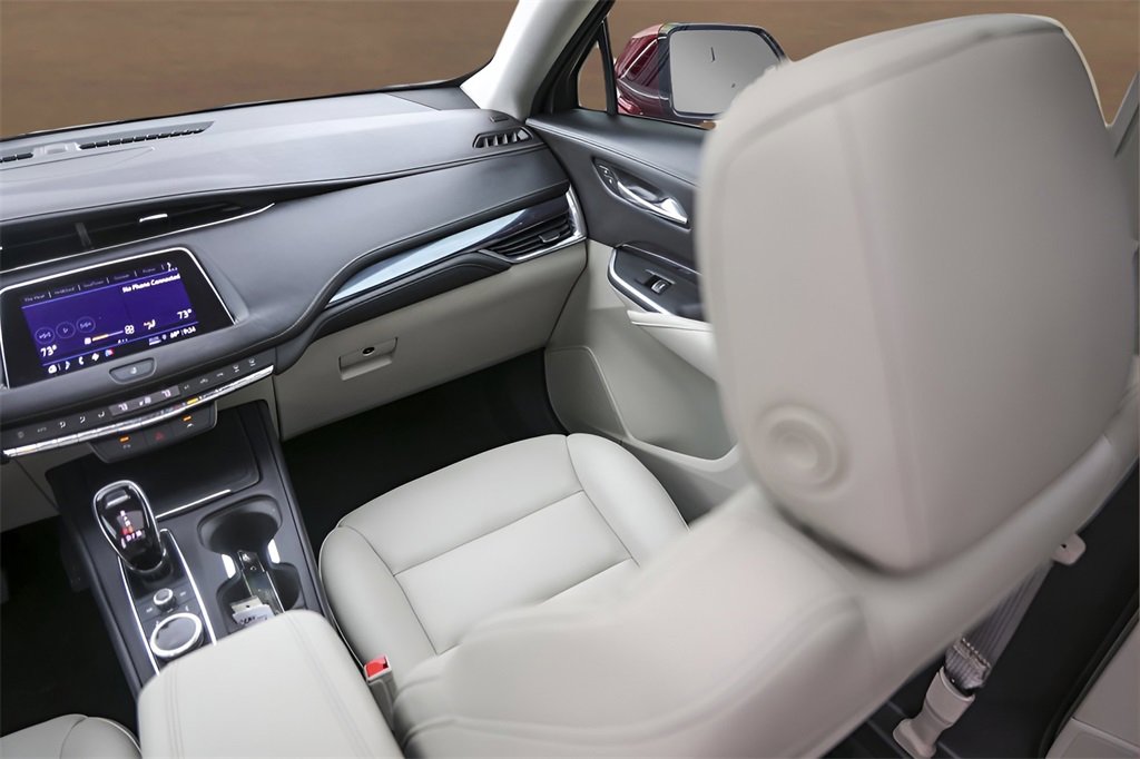 Used 2023 Cadillac XT4 Luxury w/ Driver Awareness Package image 28