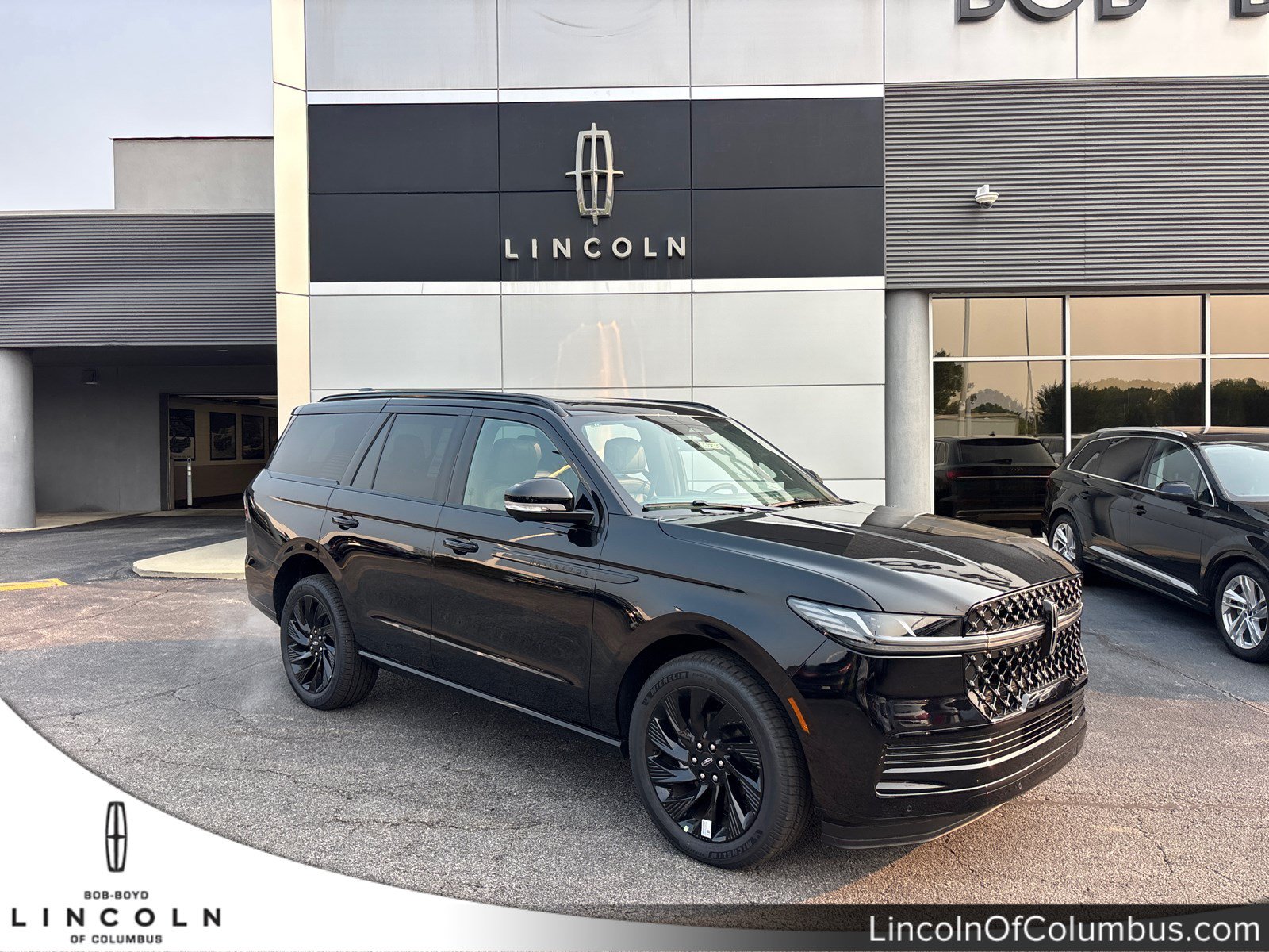 New 2027 Lincoln Navigator Reserve w/ Jet Appearance Package AWD/4WD image 1