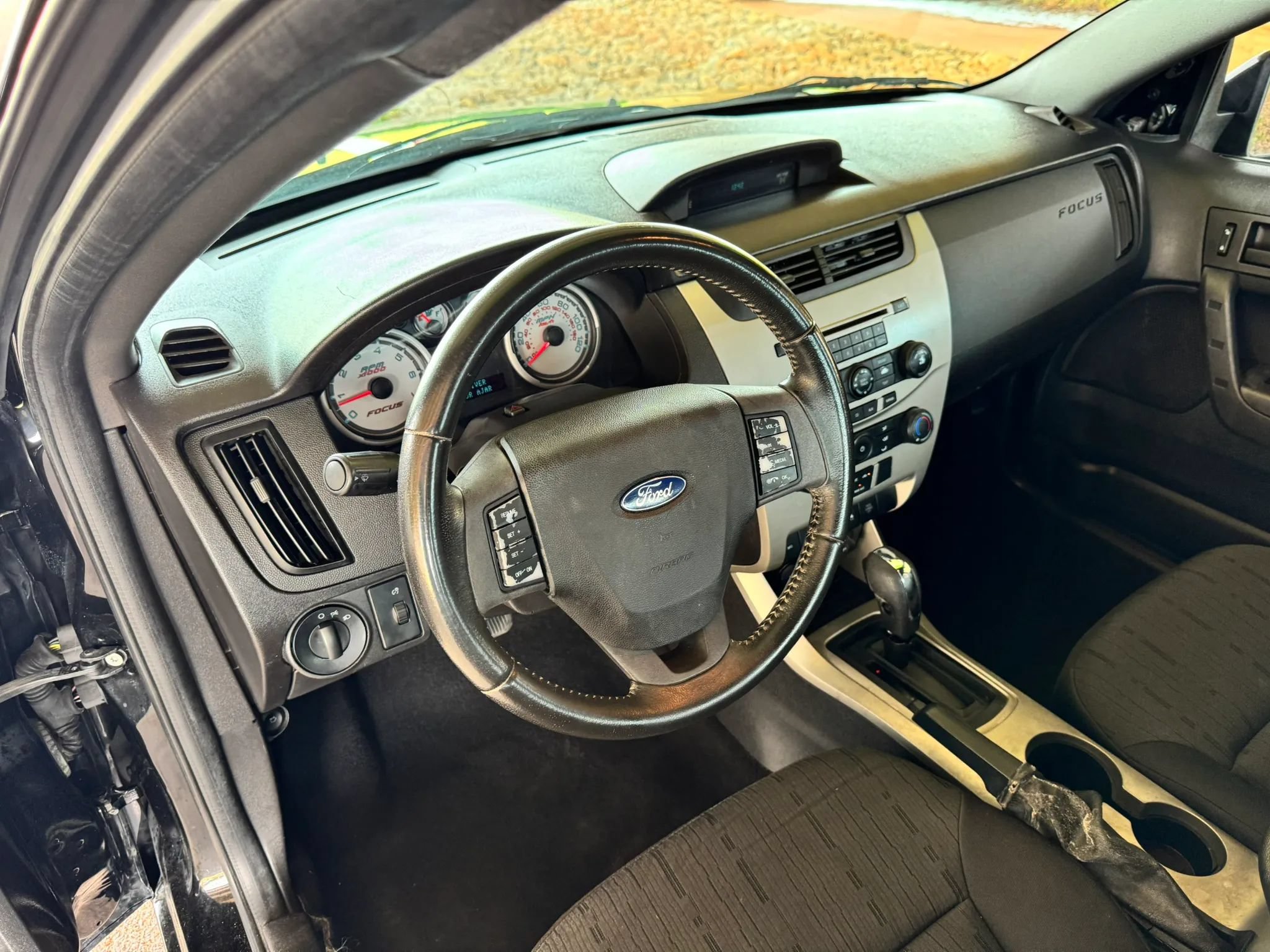 Used 2011 Ford Focus SE w/ 201A Rapid Spec Order Code FWD image 10