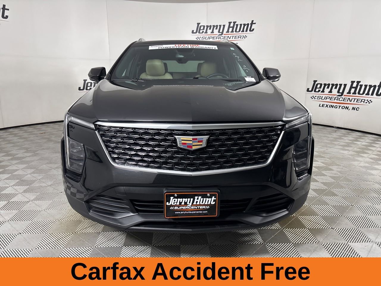 Used 2024 Cadillac XT4 Luxury w/ Cold Weather Package image 3