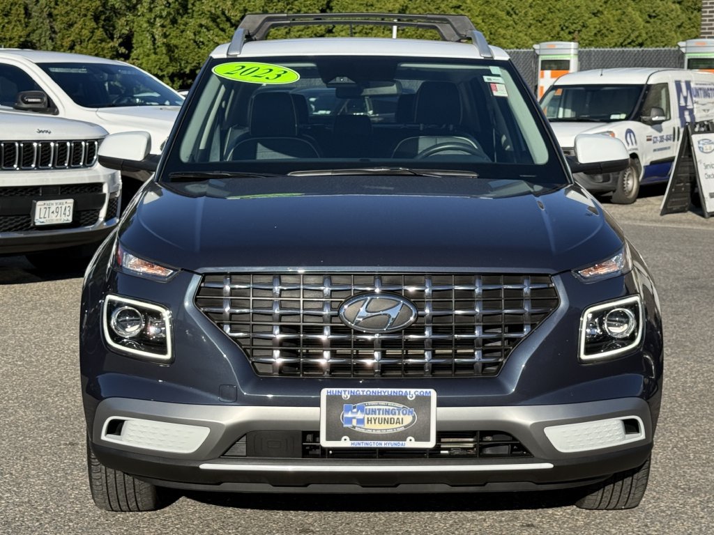 Certified 2023 Hyundai Venue Limited FWD image 2