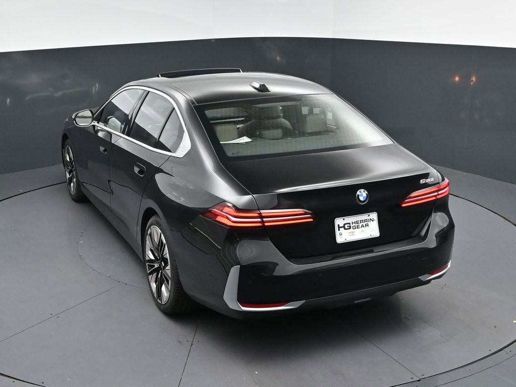 Certified 2025 BMW 530i image 33