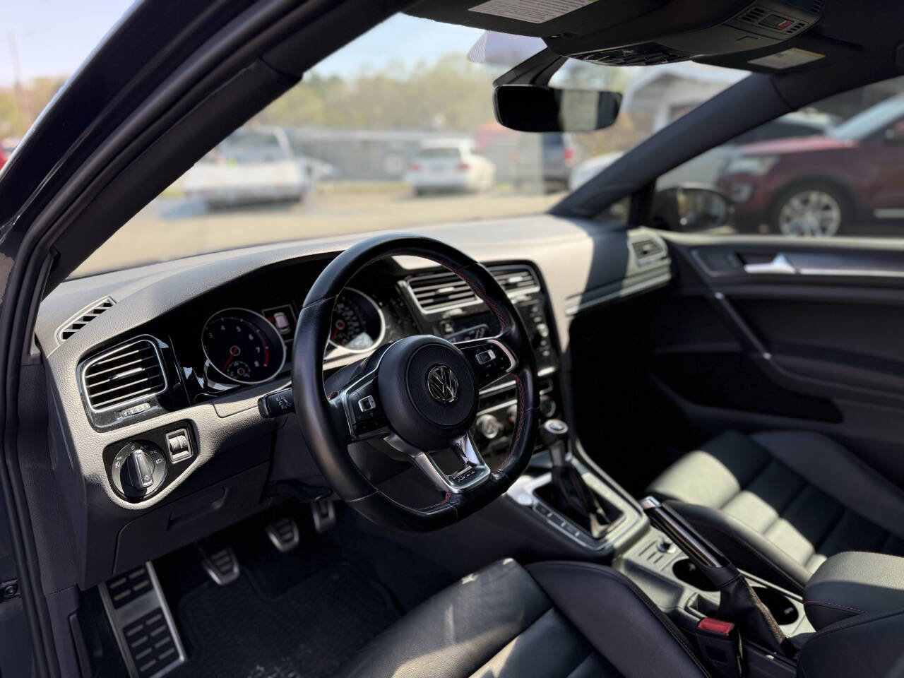Used 2020 Volkswagen GTI SE FWD image 10