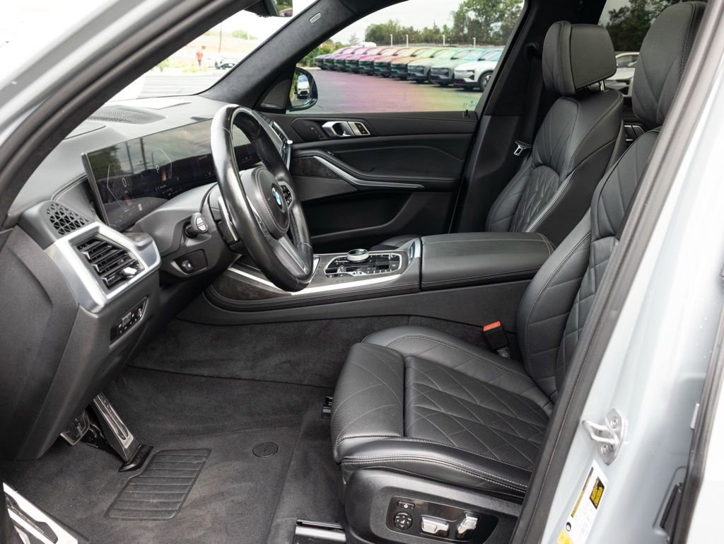 Used 2023 BMW X7 xDrive40i w/ M Sport Package AWD/4WD image 23