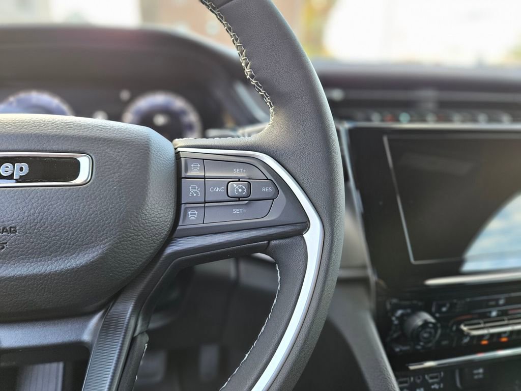 New 2025 Jeep Grand Cherokee Altitude image 27