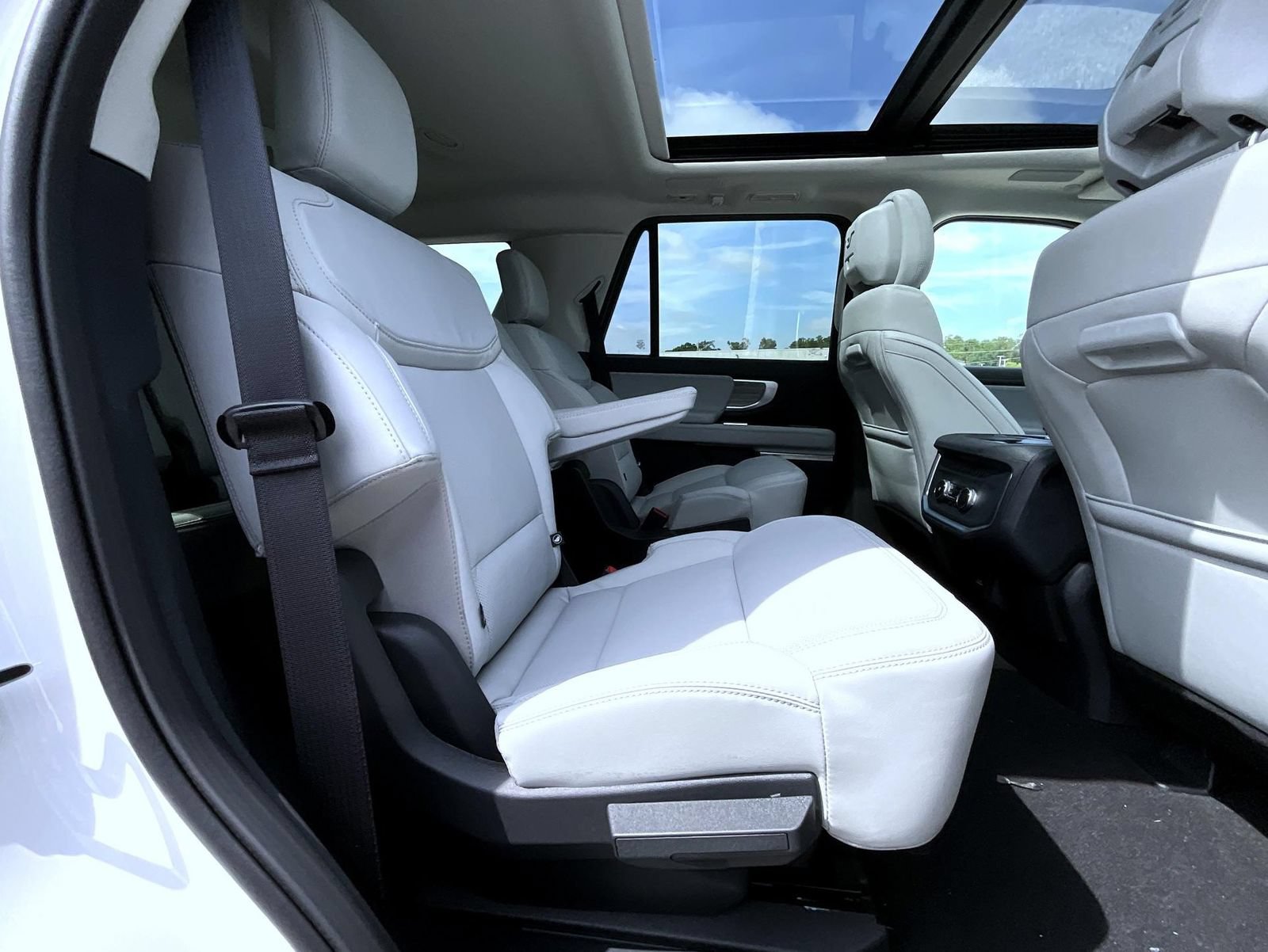 New 2027 Ford Expedition Platinum AWD/4WD image 22