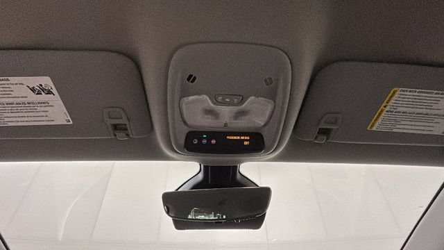 Used 2020 Chevrolet Bolt Premier w/ Infotainment Package FWD image 25