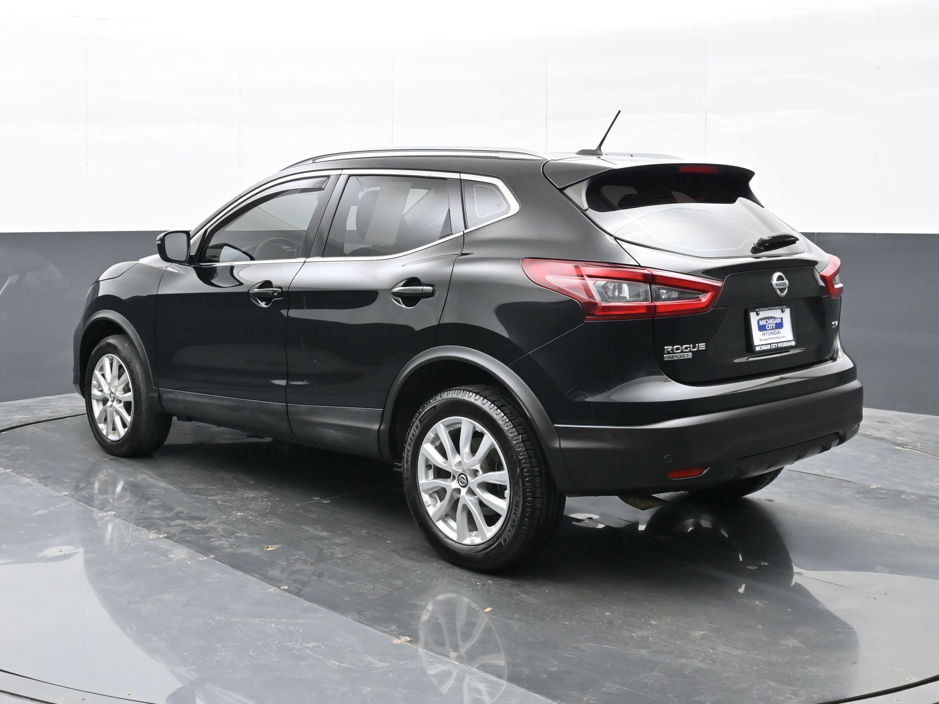 Used 2020 Nissan Rogue Sport SV image 6