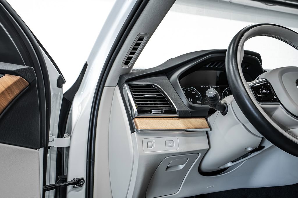 Used 2022 Volvo XC90 T6 Momentum w/ Advanced Package image 13