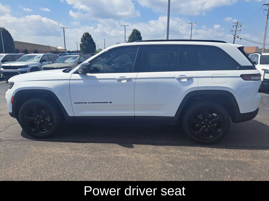 Certified 2023 Jeep Grand Cherokee Altitude AWD/4WD image 7