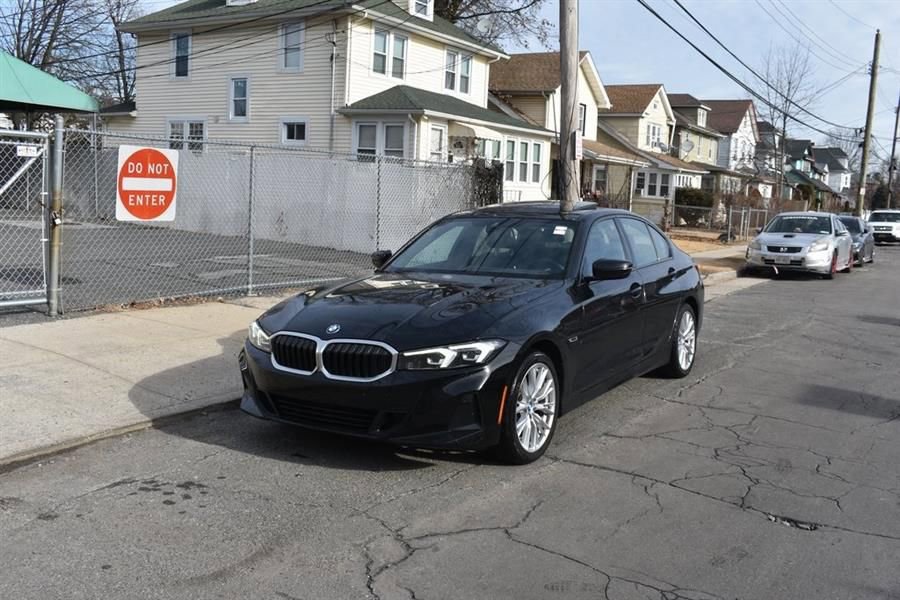 Used 2024 BMW 330e image 2