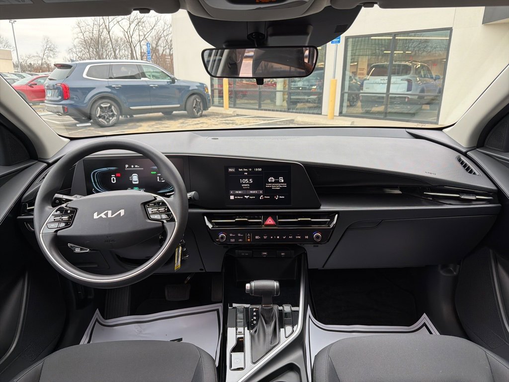 Certified 2025 Kia Niro LX image 25