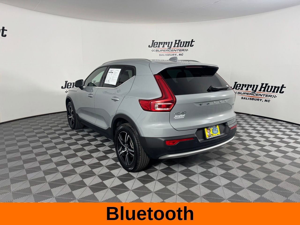 Used 2024 Volvo XC40 B5 Core image 7