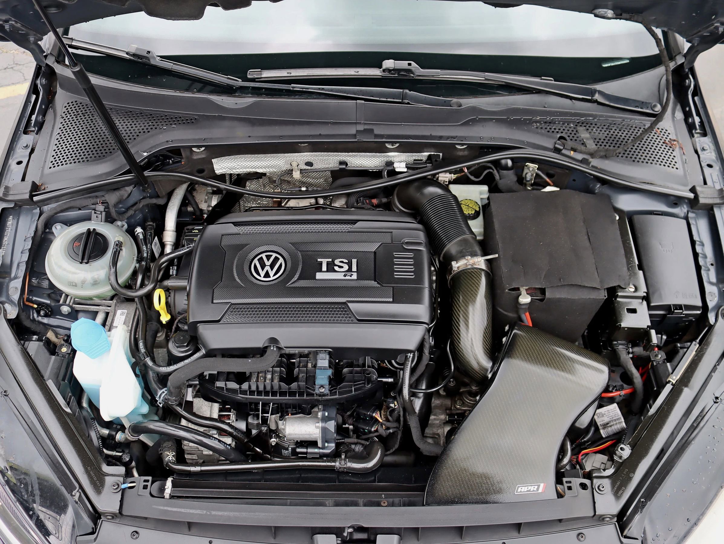 Used 2016 Volkswagen Golf R 4-Door w/ Driver Assistance Package AWD/4WD image 40