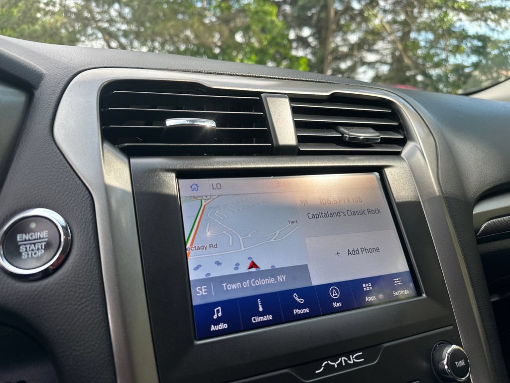 Used 2020 Ford Fusion SE FWD image 14
