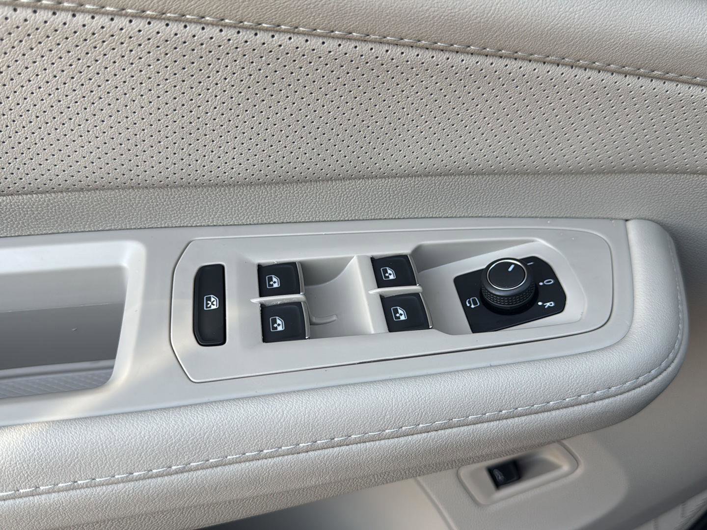 New 2026 Volkswagen Atlas SEL Premium R-Line image 18