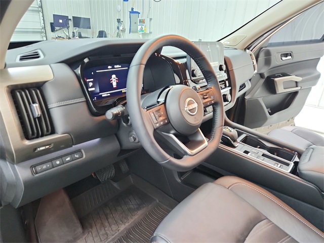 Used 2024 Nissan Pathfinder Platinum w/ Cargo Package image 18