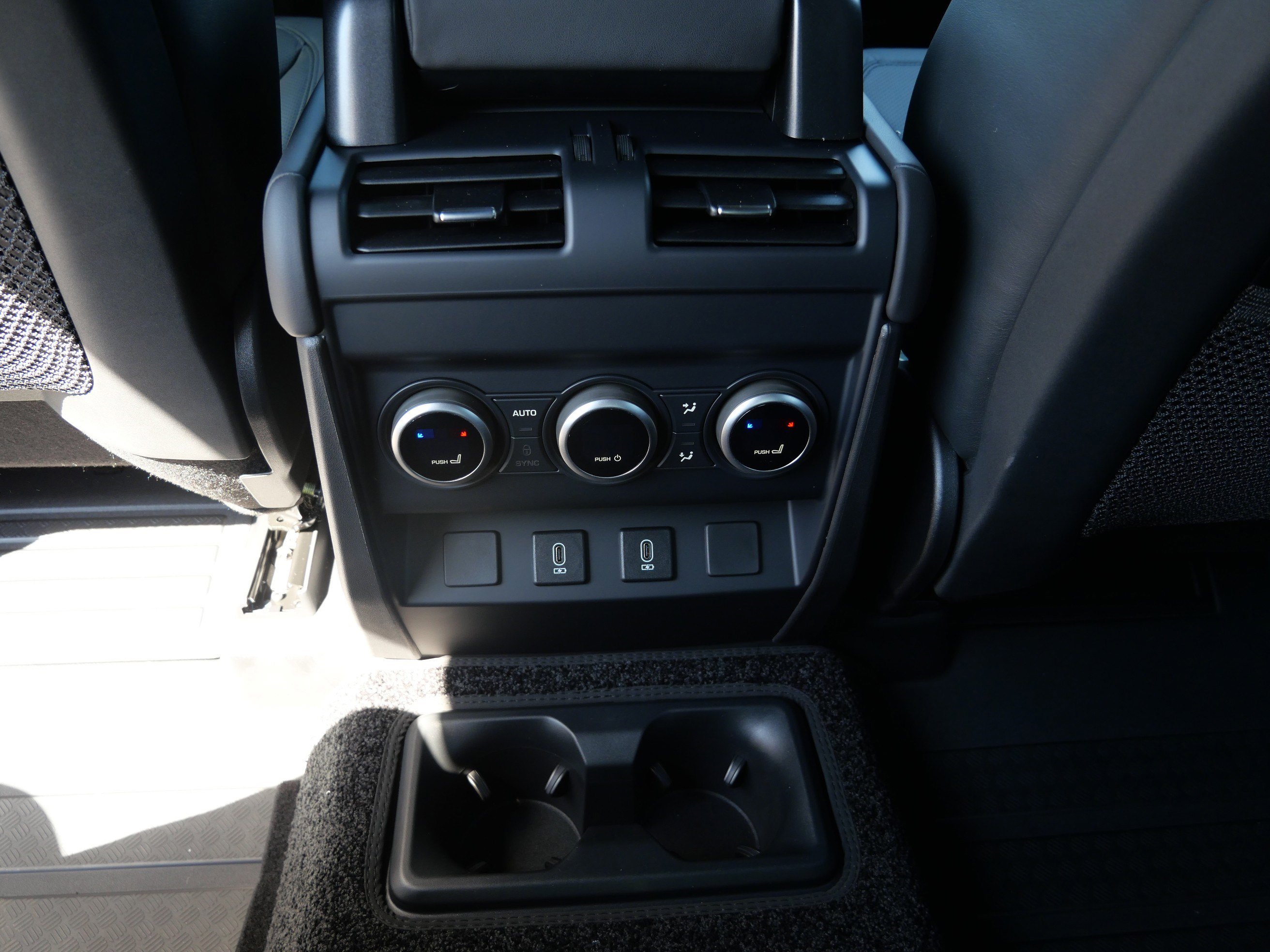 New 2026 Land Rover Defender 130 X-Dynamic SE AWD/4WD image 8