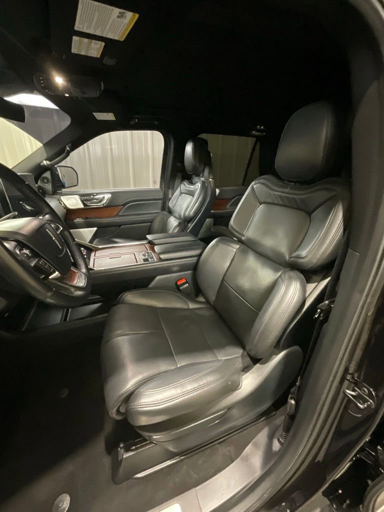Used 2023 Lincoln Navigator Reserve AWD/4WD image 10